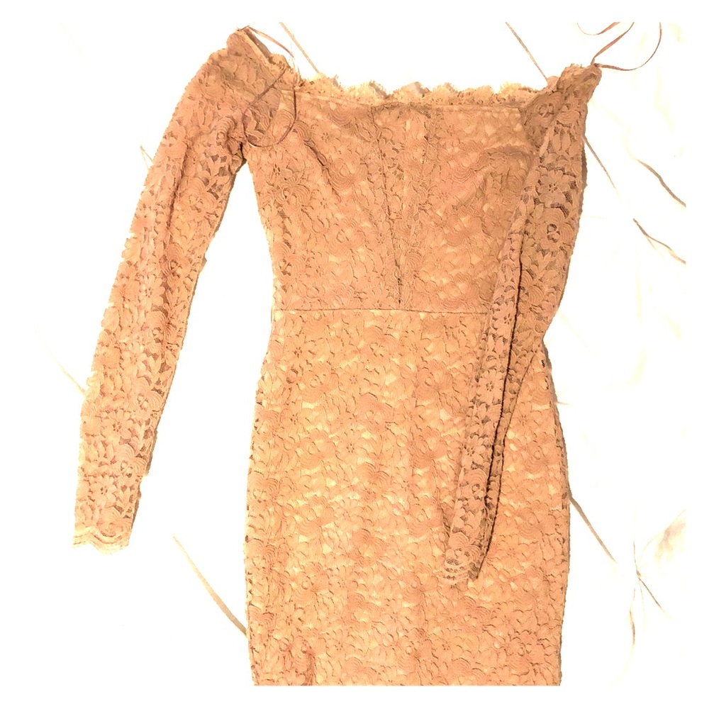 Lacey fitted off shoulder dress! 💘
